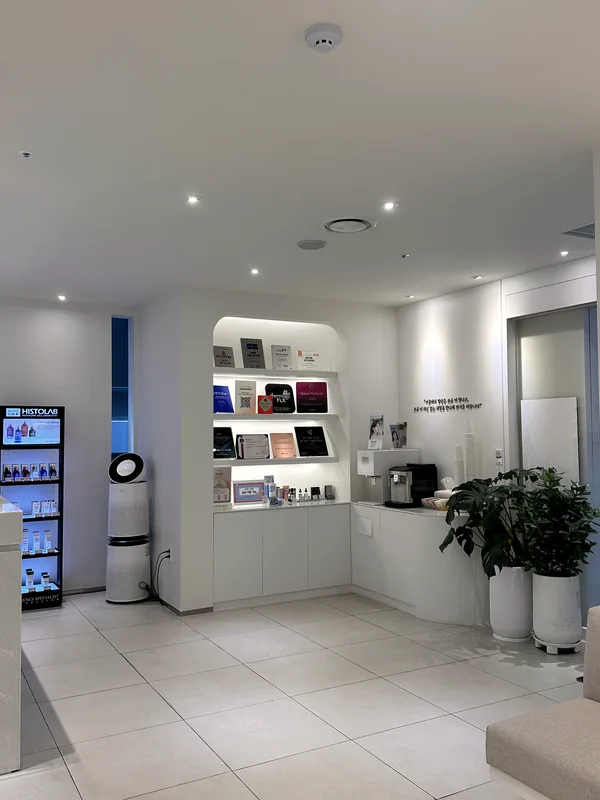 走廊与产品展示区